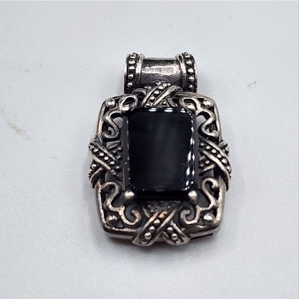 925 Silver filigree & onyx pendant